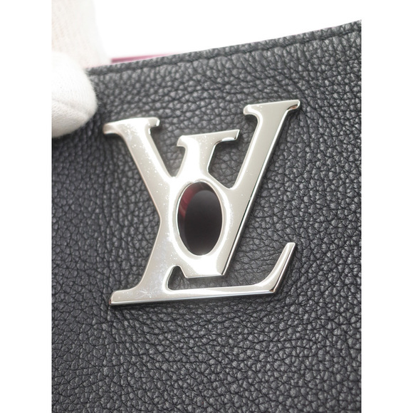 Louis Vuitton Lock Me Bucket Shoulder Bag - Picture 8 of 8